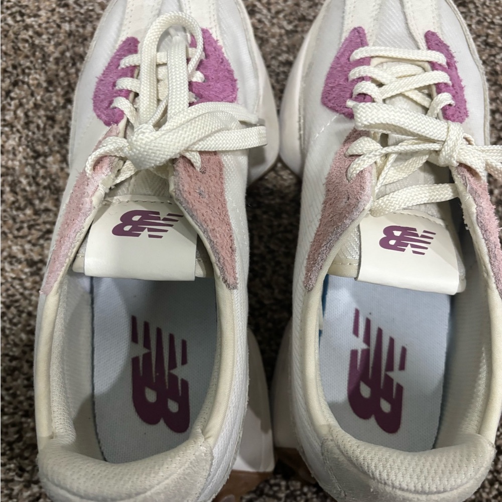 New Balance Women's Cream and Pink Runner Sneakers 327 The Intelligence Choice - Picture 5 of 7